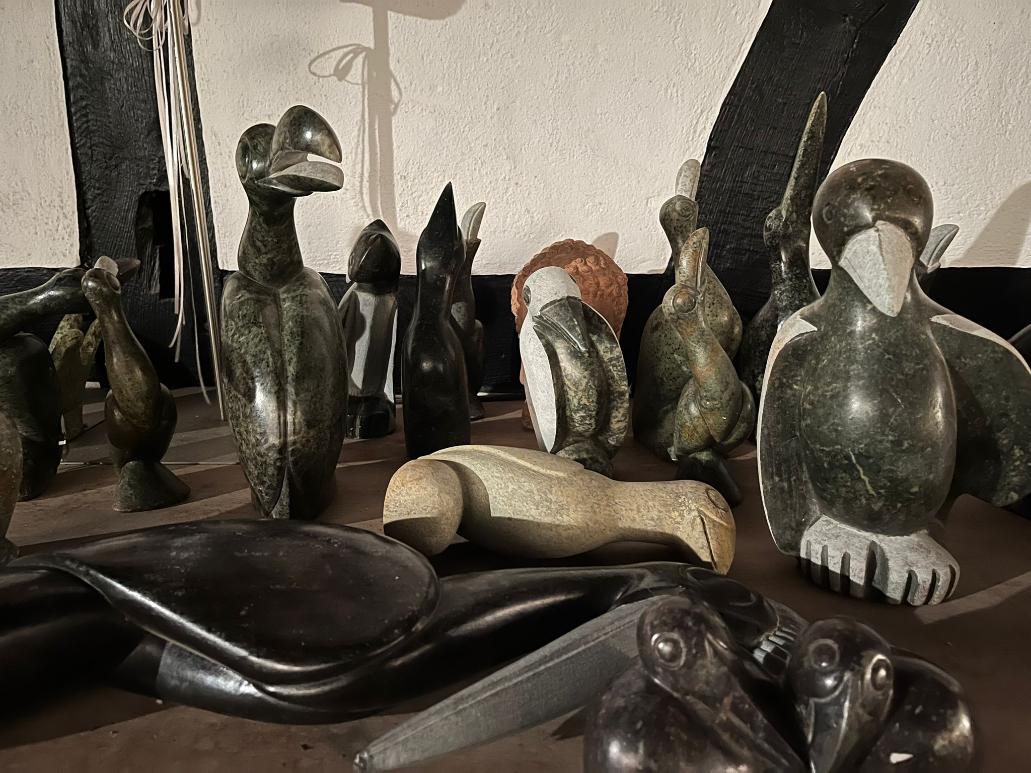 Elegant Bulk Stone Bird Sculptures Display